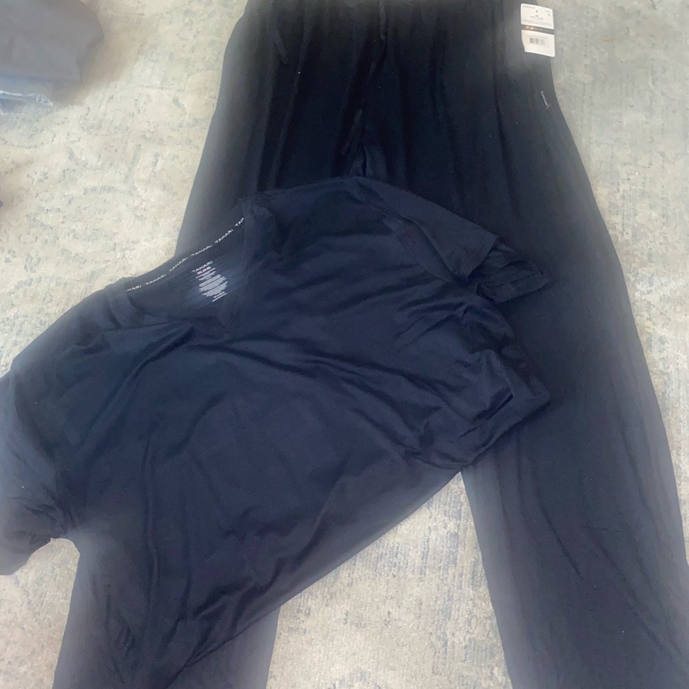 Tahari men’s lounge wear